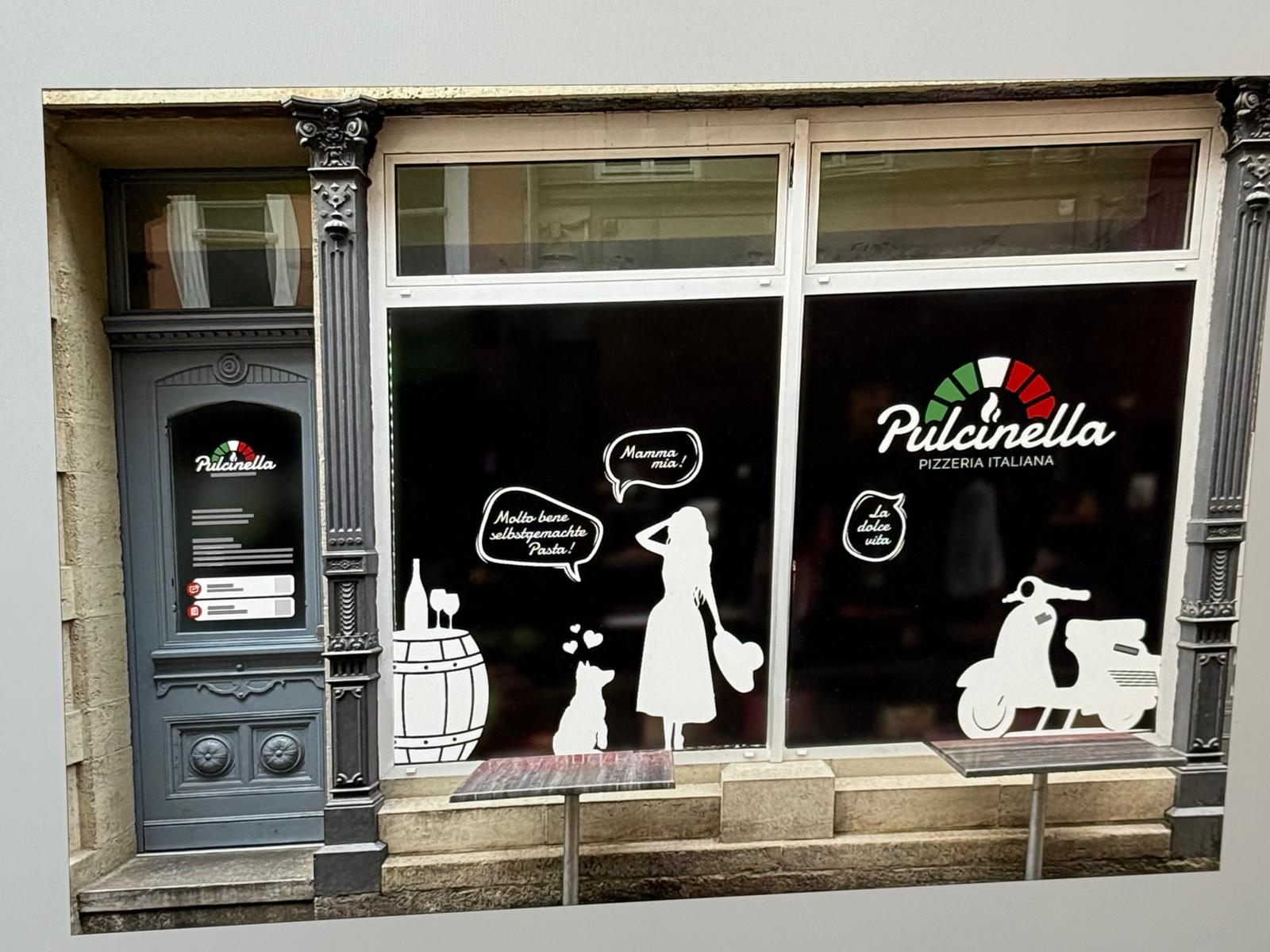 Eingang der Pulcinella Pizzeria Italiana in der Querstraße 2 in Eisenach